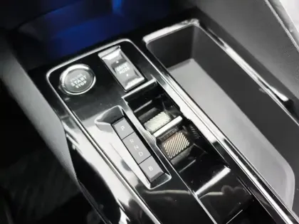 Photo 23 Peugeot 3008  Hybrid 180 e-EAT8 Allure Pack