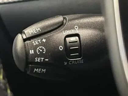 Photo 10 Peugeot 208  1.2 PureTech 100ch S&S GT Line EAT8