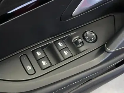 Photo 7 Peugeot 208  1.2 PureTech 100ch S&S GT Line EAT8