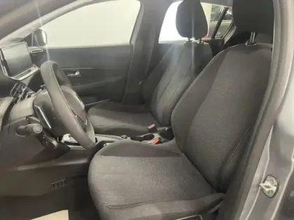 Photo 6 Peugeot 208  1.2 Hybrid 110ch Allure e-DCS6