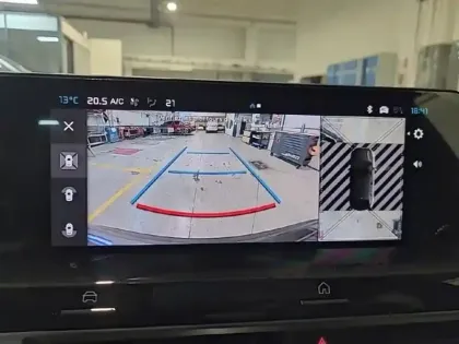 Photo 12 Citroën C4  1.2 Hybride 145ch S&S MAX Automatique