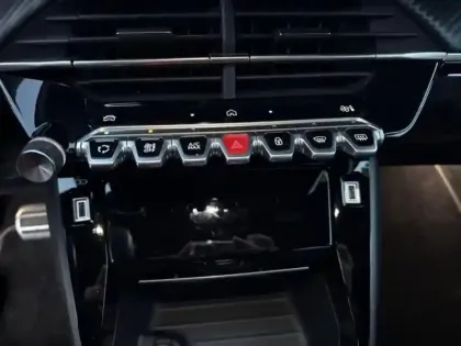 Photo 14 Peugeot 2008  1.2 Hybrid 136ch GT e-DCS6