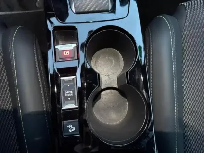 Photo 11 Peugeot 2008  1.2 Hybrid 136ch GT e-DCS6