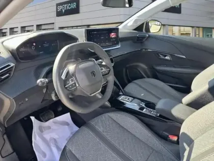 Photo 10 Peugeot 208  1.2 Hybrid 100ch Allure e-DCS6