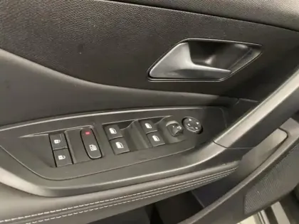 Photo 14 Peugeot 408  1.2 PureTech 130ch S&S Allure EAT8