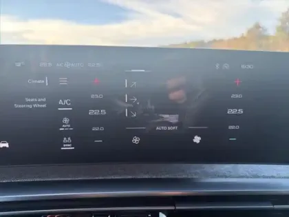 Photo 14 Peugeot 3008  1.2 Hybrid 136ch GT e-DCS6