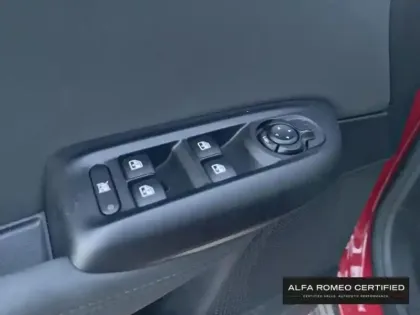 Photo 11 Alfa Romeo Tonale  1.3 PHEV 280ch Sprint AT6 e-Q4