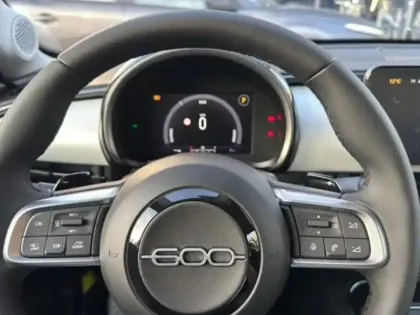 Photo 10 Fiat 600  1.2 Hybrid Turbo 145ch La Prima eDCT6