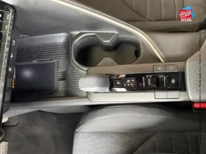 Photo 12 Toyota C-HR  2.0 Hybride Rechargeable 225ch Collection MY25