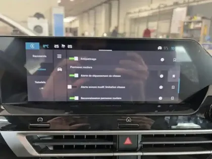 Photo 11 Citroën C4  1.2 Hybride 145ch S&S MAX Automatique