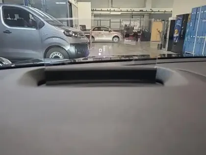 Photo 11 Citroën C4  1.2 Hybride 145ch S&S MAX Automatique