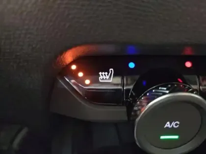 Photo 14 Citroën C4  1.2 Hybride 145ch S&S MAX Automatique