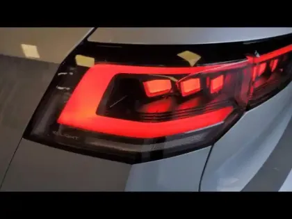 Photo 13 Volkswagen Golf  1.5 eTSI EVO2 150ch R-Line Edition DSG7