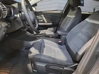 Photo 7 Citroën C4  1.2 Hybride 136ch S&S MAX Automatique