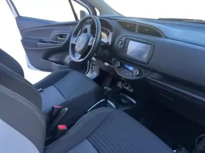 Photo 8 Toyota Yaris  100h Dynamic 5p RC19