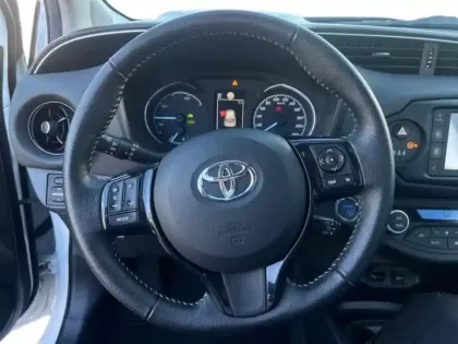 Photo 13 Toyota Yaris  100h Dynamic 5p RC19