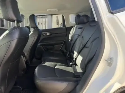 Photo 8 Jeep Compass  1.3 Turbo T4 240ch PHEV 4xe S AT6 eAWD