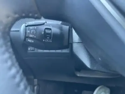 Photo 14 Peugeot 208  1.2 Hybrid 100ch Allure e-DCS6