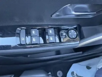 Photo 12 Lancia Ypsilon  1.2 Ibrida 100ch eDCT6