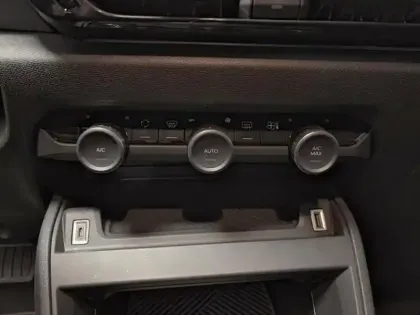 Photo 5 Citroën C4  1.2 PureTech 130ch S&S PLUS Automatique