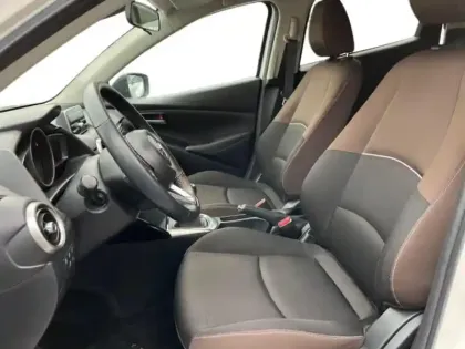 Photo 8 Mazda Mazda2 Mazda 2 1.5 SKYACTIV-G M-Hybrid 90ch Elégance