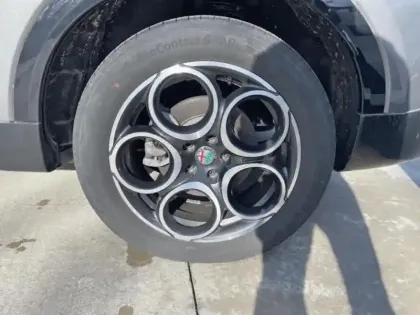 Photo 7 Alfa Romeo Tonale  1.3 PHEV 280ch Tributo Italiano AT6 e-Q4