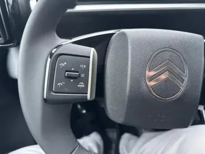 Photo 12 Citroën C3 Aircross  1.2 Hybride 145ch MAX 7 places