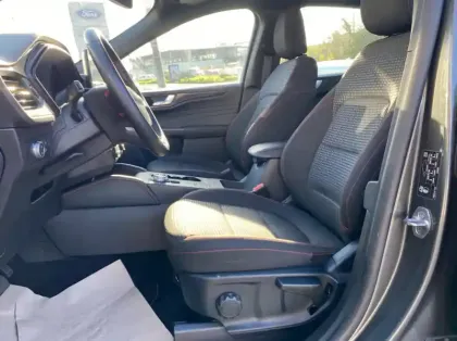 Photo 9 Ford Kuga 2.5 Duratec 190ch FHEV E85 ST-Line BVA