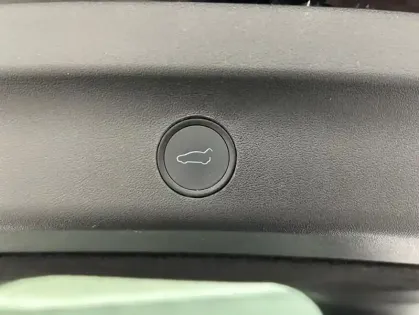 Photo 19 Tesla Model Y Standard RWD