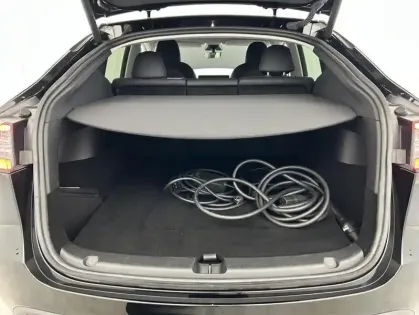 Photo 8 Tesla Model Y Standard RWD