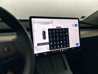 Photo 15 Tesla Model Y Standard RWD