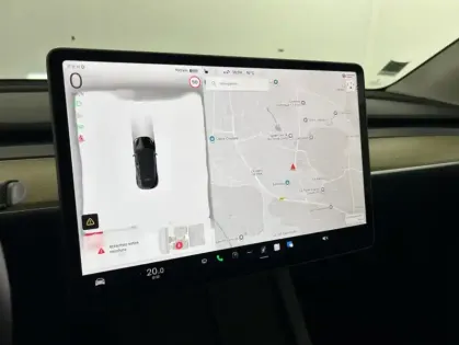 Photo 17 Tesla Model Y Standard RWD