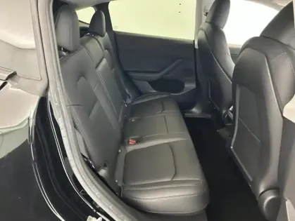 Photo 25 Tesla Model Y Standard RWD