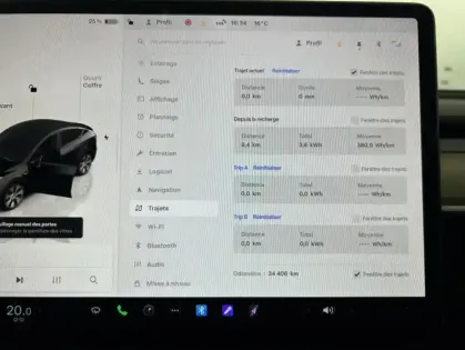 Photo 14 Tesla Model Y Standard RWD