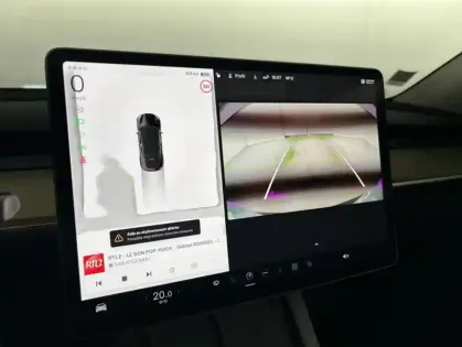 Photo 16 Tesla Model Y Standard RWD