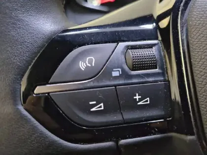 Photo 26 Peugeot 2008  PureTech 100 S&S BVM6