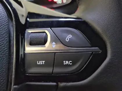 Photo 27 Peugeot 2008  PureTech 100 S&S BVM6