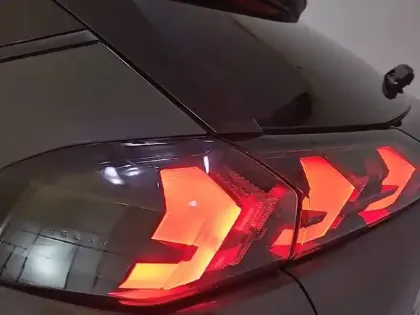 Photo 16 Peugeot 2008  PureTech 100 S&S BVM6