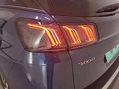 Photo 48 Peugeot 3008  Hybrid 225 e-EAT8