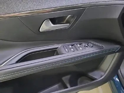 Photo 63 Peugeot 3008  Hybrid 225 e-EAT8