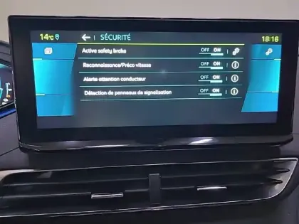 Photo 58 Peugeot 3008  Hybrid 225 e-EAT8