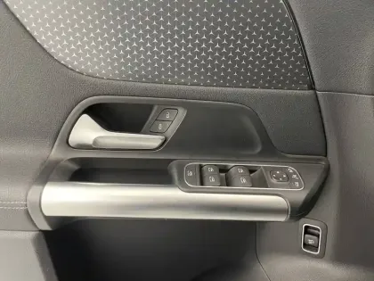 Photo 49 Mercedes GLA  200 7G-DCT