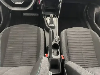 Photo 24 Peugeot 2008  PureTech 130 S&S EAT8