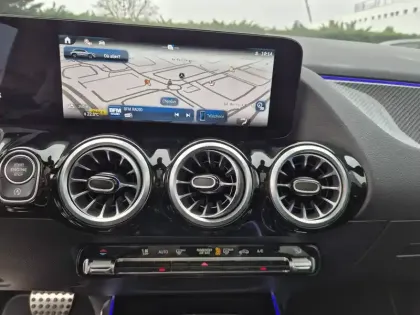 Photo 18 Mercedes GLA  200 d 8G-DCT