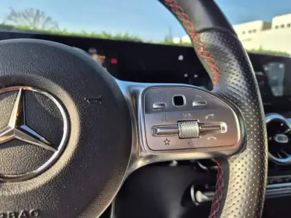 Photo 14 Mercedes GLA  200 d 8G-DCT