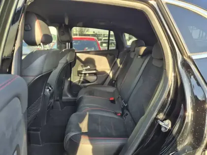 Photo 8 Mercedes GLA  200 d 8G-DCT