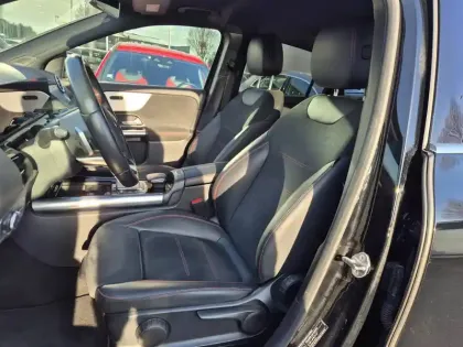 Photo 10 Mercedes GLA  200 d 8G-DCT