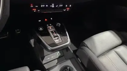 Photo 18 Audi Q4  e-tron 40 204 ch 82 kWh