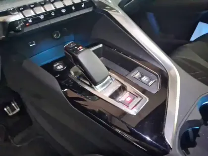 Photo 13 Peugeot 3008  Hybrid 225 e-EAT8