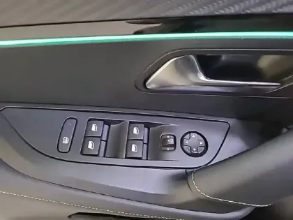 Photo 30 Peugeot 2008  Electrique 136 ch